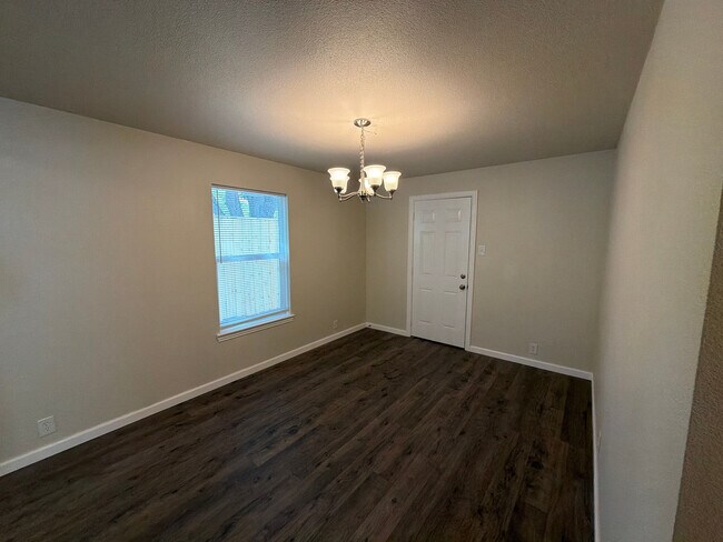 Foto del edificio - Room in Single Family Home on Houston St