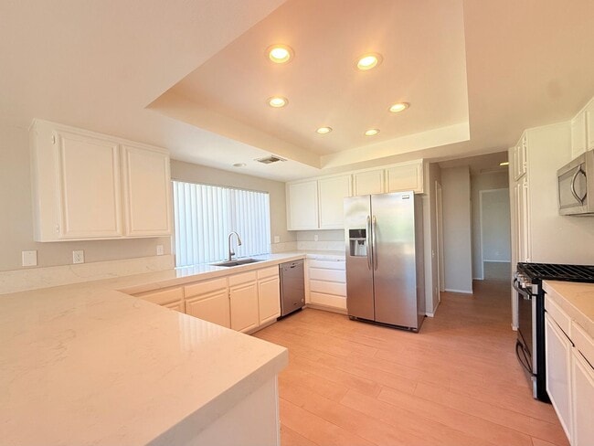 Building Photo - AVAILABLE NOW!  3 Bedroom 3 Bath Home in R...