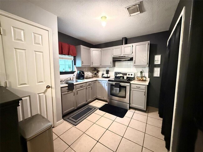 Foto del edificio - 305 N Ennis St