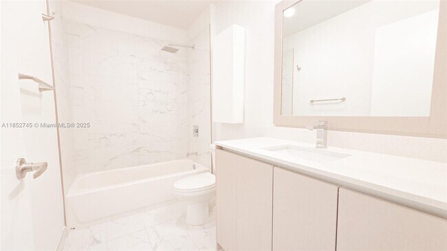 Foto del edificio - 2555 NE 193rd St