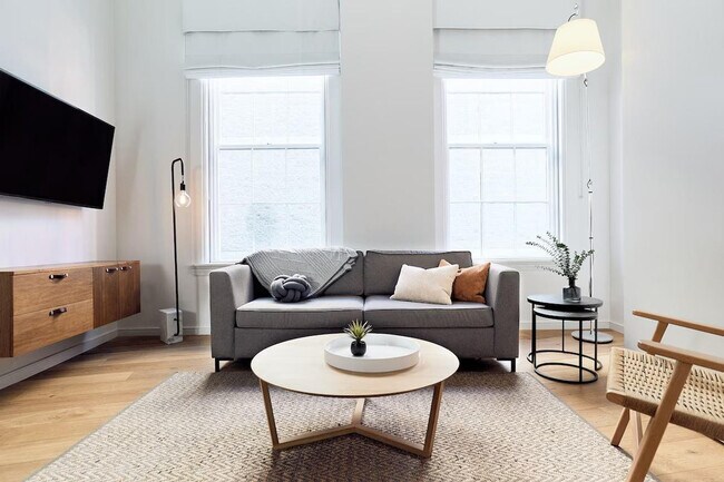 Building Photo - 121 Middle St