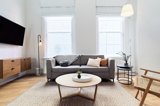 Building Photo - 121 Middle St