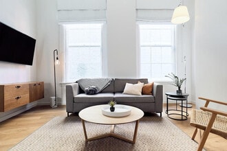 Building Photo - 121 Middle St