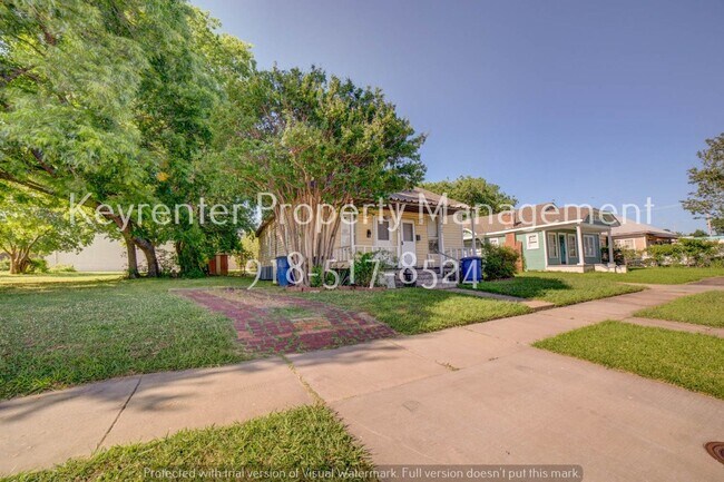 Foto del edificio - 1625 E 4th St
