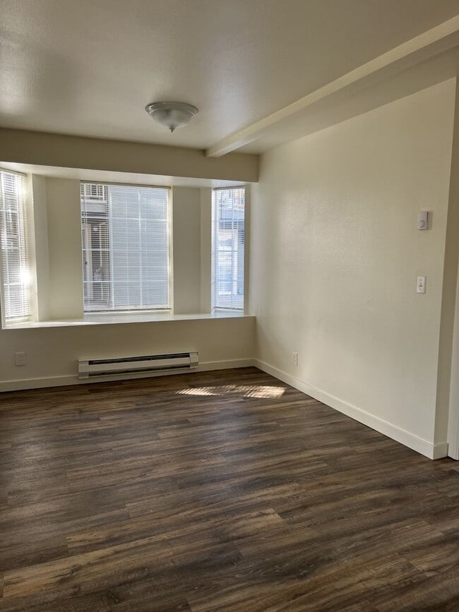 Interior Photo - 102 - Raymond