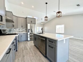 Building Photo - 78795 Birchcrest Cir