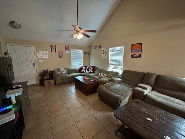 Foto del edificio - 2502 Horse Shoe Dr