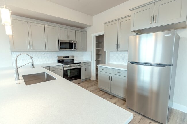 Foto del edificio - Pomona Park Townhomes