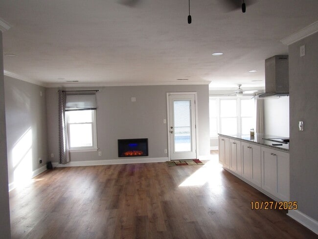 Foto del edificio - 1101 Warner Hall Dr