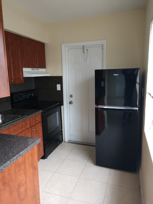 Foto del edificio - 260 NW 40th Ct