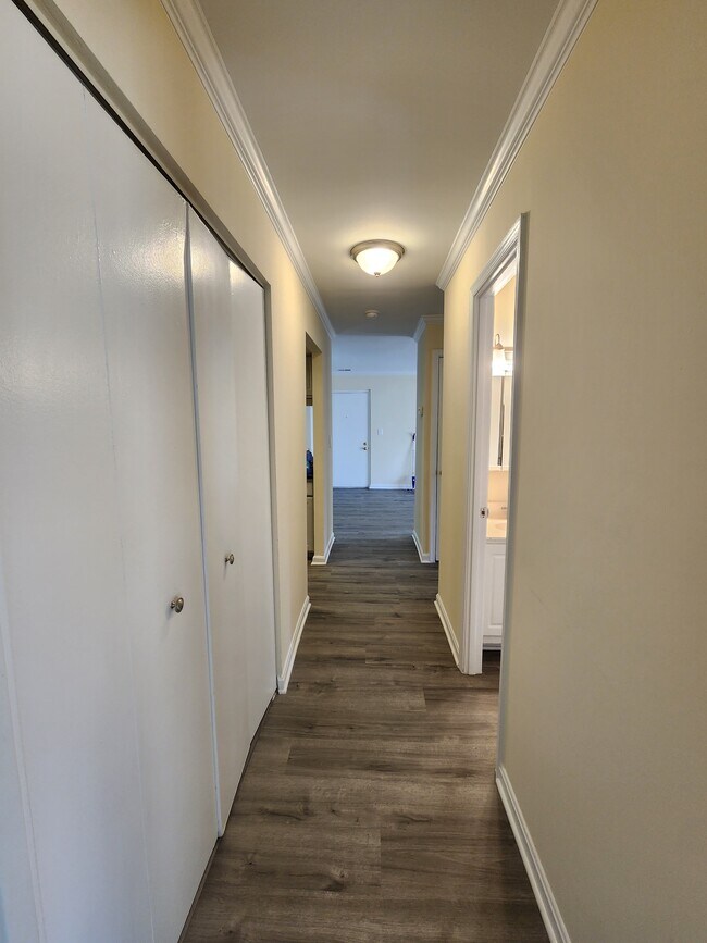 Building Photo - 18336 Streamside Dr