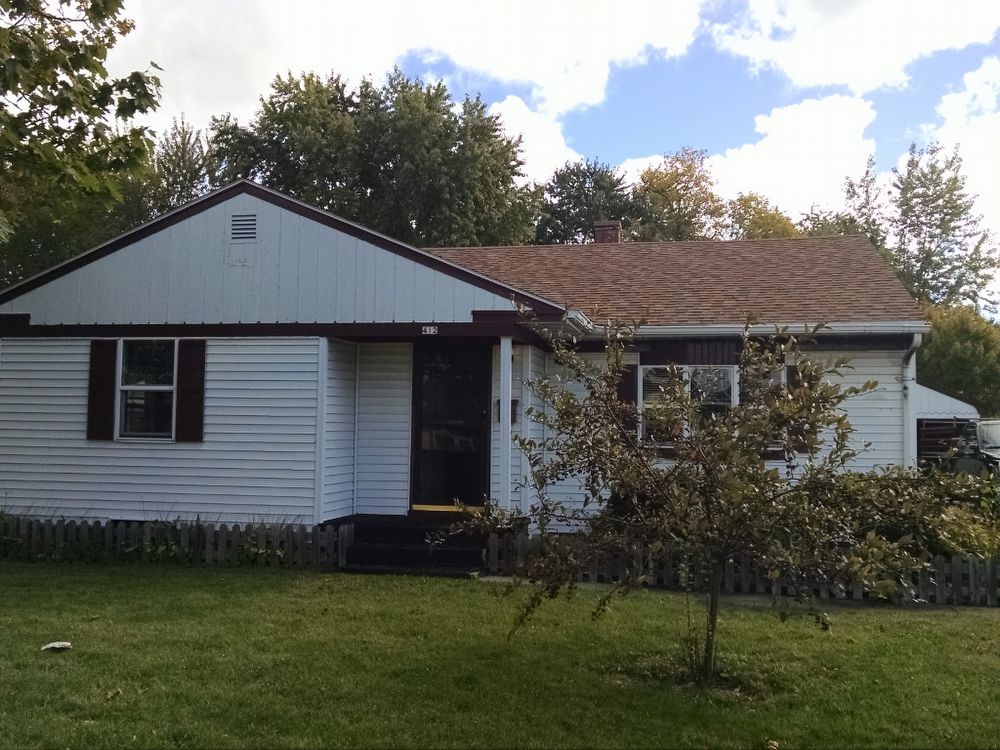 Primary Photo - 412 N Eagle St