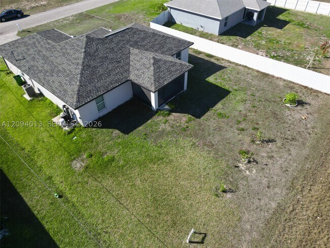 Building Photo - 2507 NW 8th Pl