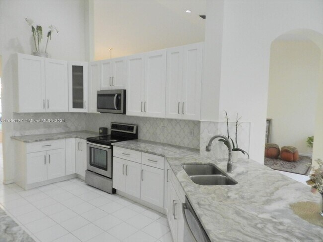 Building Photo - 10768 Nashville Dr