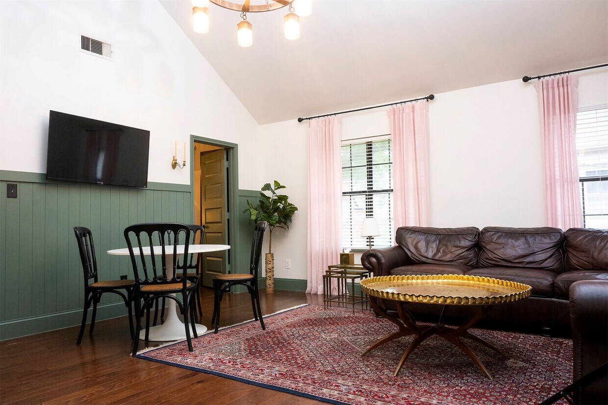 Foto principal - 2522 Calumet St