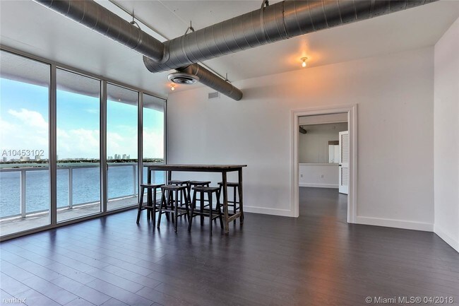 Building Photo - 2 br, 2 bath Condo - 700 NE 25th St Apt 8