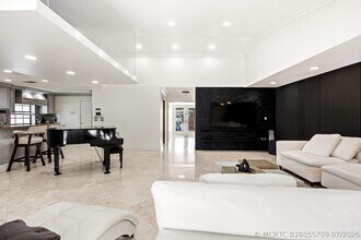 Building Photo - 5223 Deerhurst Crescent Cir