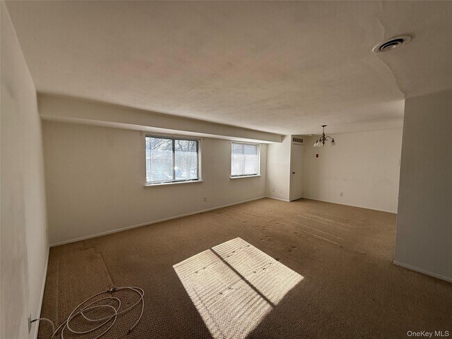 Foto del edificio - 55 Pinebrook Pl