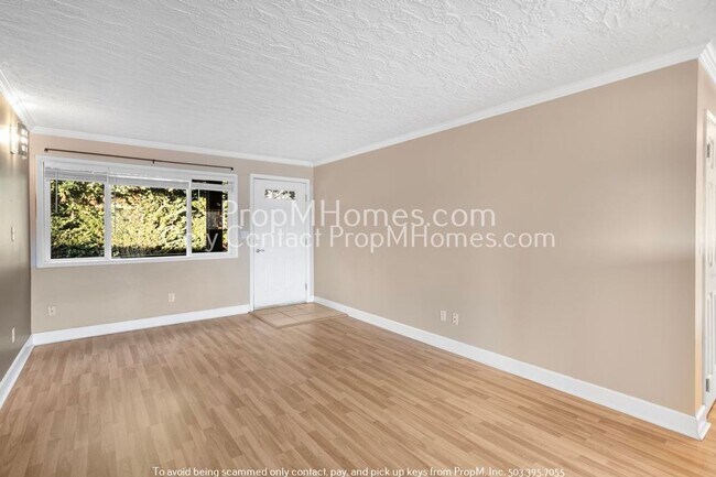 Foto del edificio - SW Portland Two Bedroom Condo In The Heart Of Burlingame!