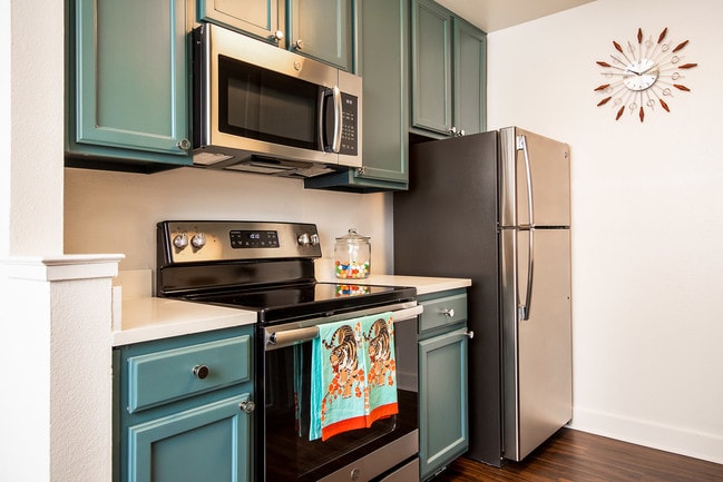 2BRx1BA Kitchen Renovated - Peartree