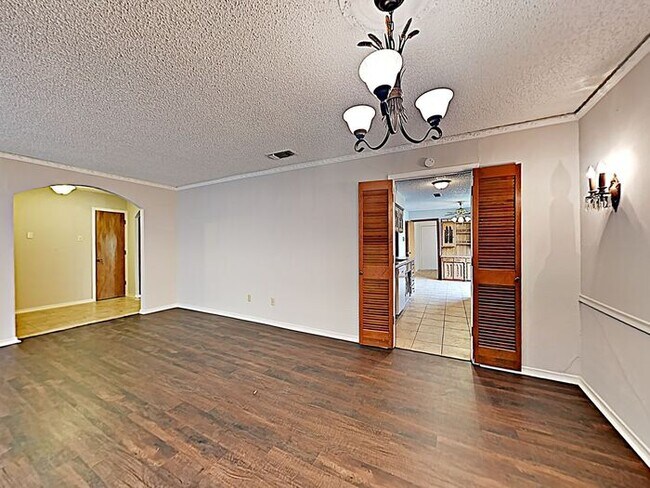 Foto del edificio - JUNE MOVE IN SPECIAL! $1,000.00 off 1st Mo...
