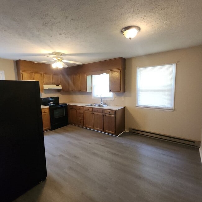 Building Photo - Cute and Cozy Split Level House FOR RENT i...