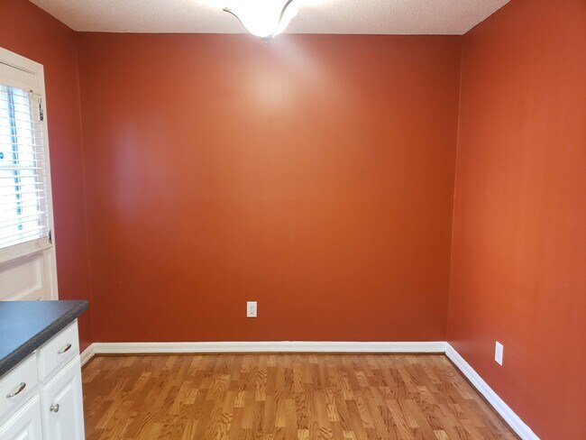 Foto del edificio - 501 Edwards Rd