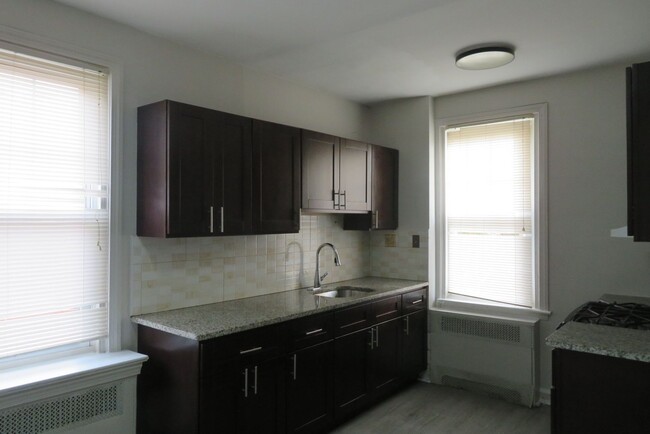 Building Photo - 3359 Longshore Ave.