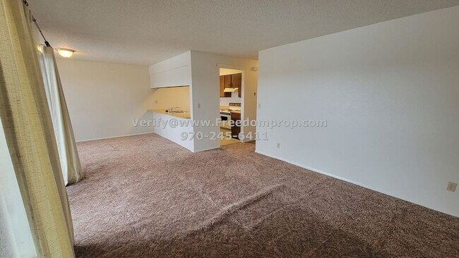 Building Photo - 834 E Cedar Ct