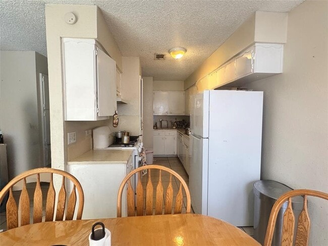 Building Photo - 10613 Golden Quail Dr