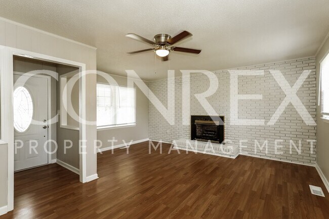 Building Photo - FULL BRICK 3 BR/ 2BA