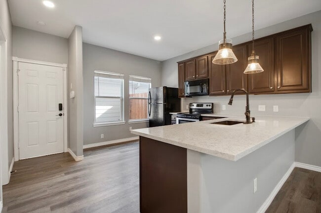 Building Photo - 1807 Kemah Village Dr