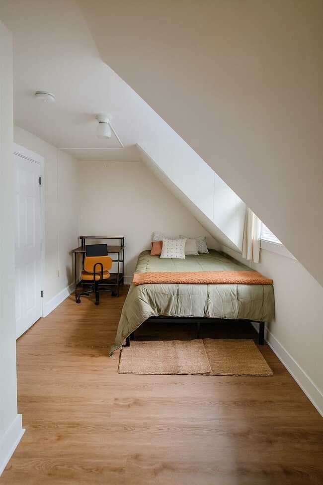 Queen sized bed with desk and chair included - 99 Custer St
