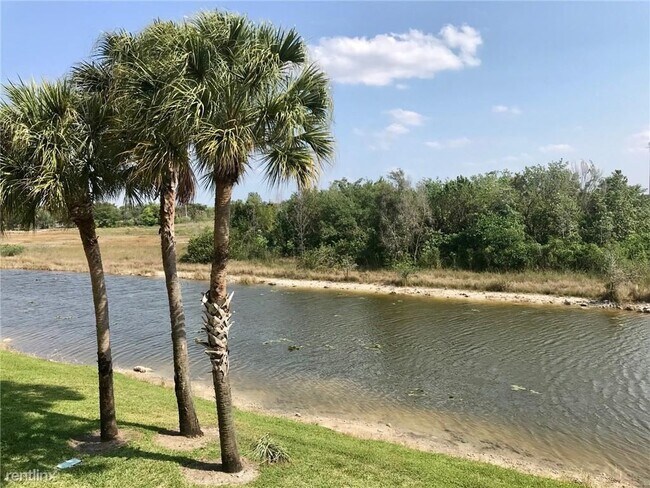 Foto del edificio - 1 br, 1 bath Condo - 11600 SW 2nd St Apt 212