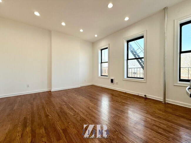Building Photo - 471 Seventh Avenue
