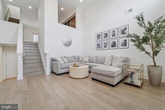 Building Photo - 322 Fairmount Ave