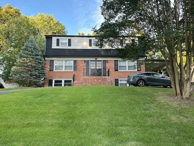 Photo - 8621 Woodward Ave House