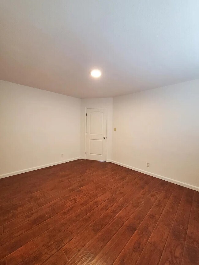 Building Photo - 331 Las Palmas Ave