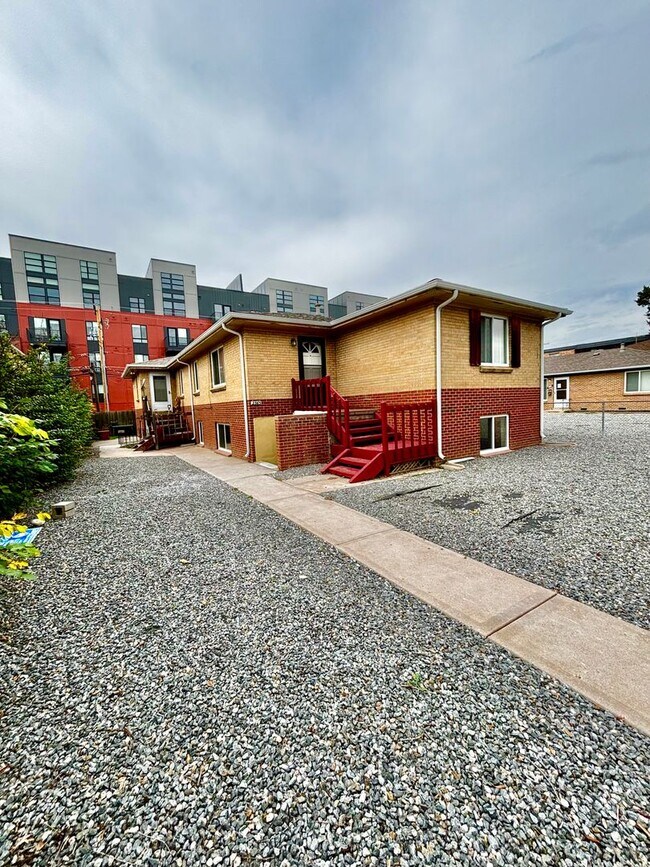 Building Photo - Now Leasing! Beautiful Apartment Steps fro...
