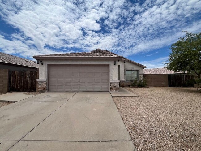 Building Photo - Charming 3-Bedroom Home in Horizons on Camelback with Park Views