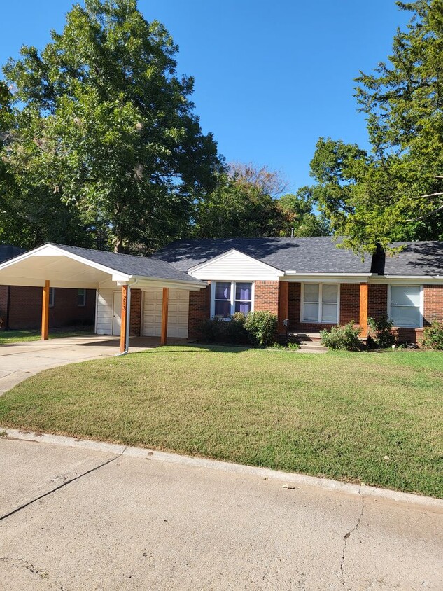 Foto principal - (4) Bed/(2) Bath in Core Norman Avail NOW!...