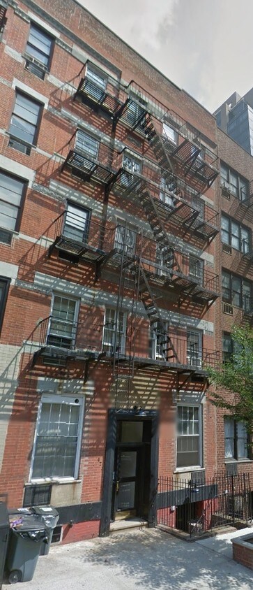 Primary Photo - 423 E 82nd St