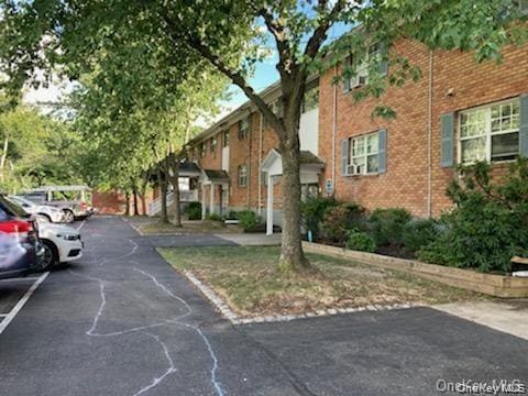 Building Photo - 502 Barclay Manor