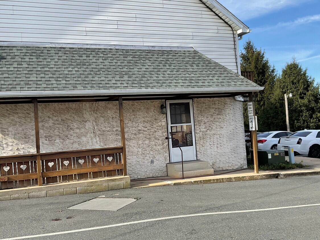 14 Nolts Ln Unit 14 Nolts Lane, Leola, PA 17540 Apartments in Leola