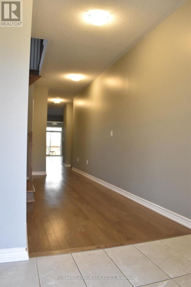 Building Photo - 262 Madelaine Dr