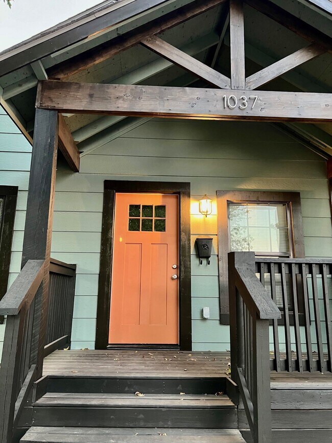 Foto del edificio - 1037 E Haskell Pl