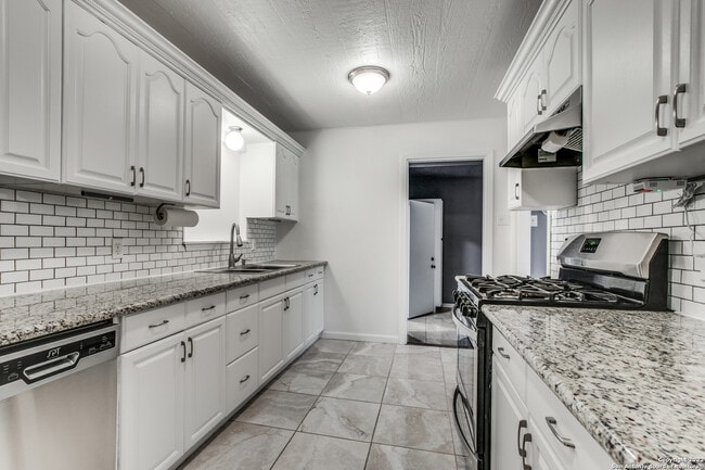 Building Photo - 1306 Oblate Dr
