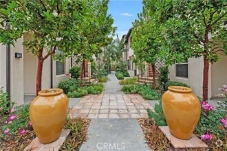 Building Photo - 717 Spring Gdn