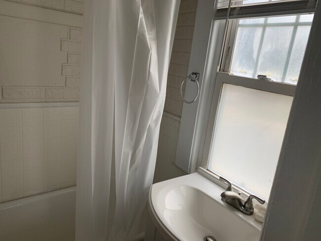 bathroom - 54A Tariff St