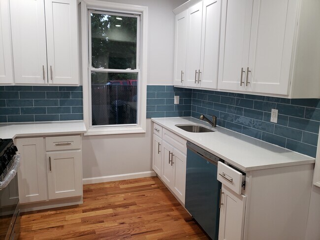 Building Photo - 642 Delafield Ave